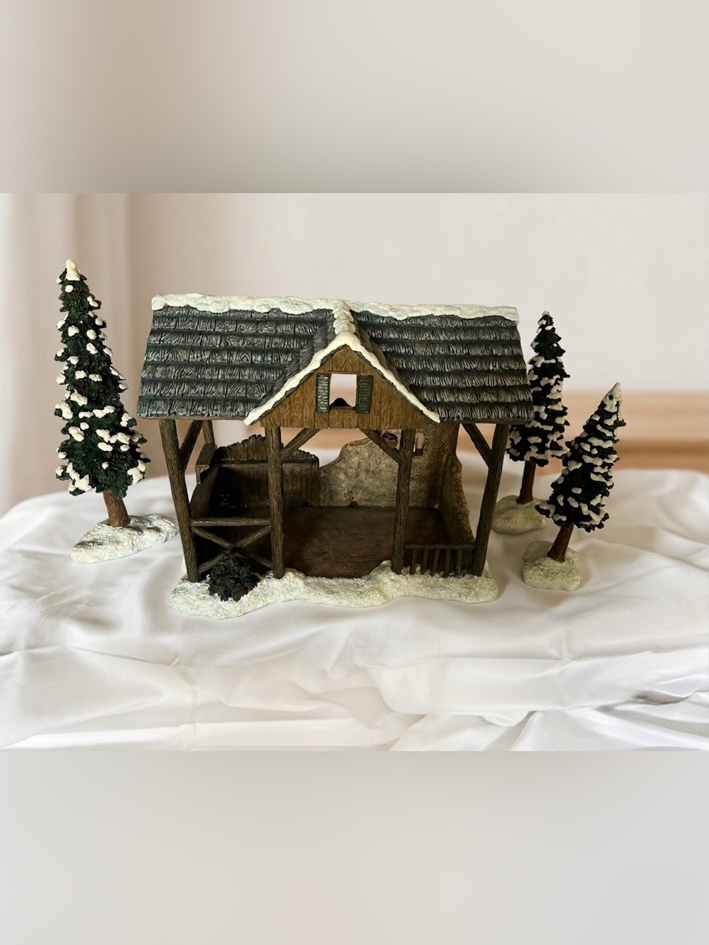 Pipka “the first Christmas,” holy night stable and 3 piece evergreen tree set
